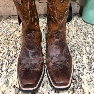 10.5 D Ariat boots new